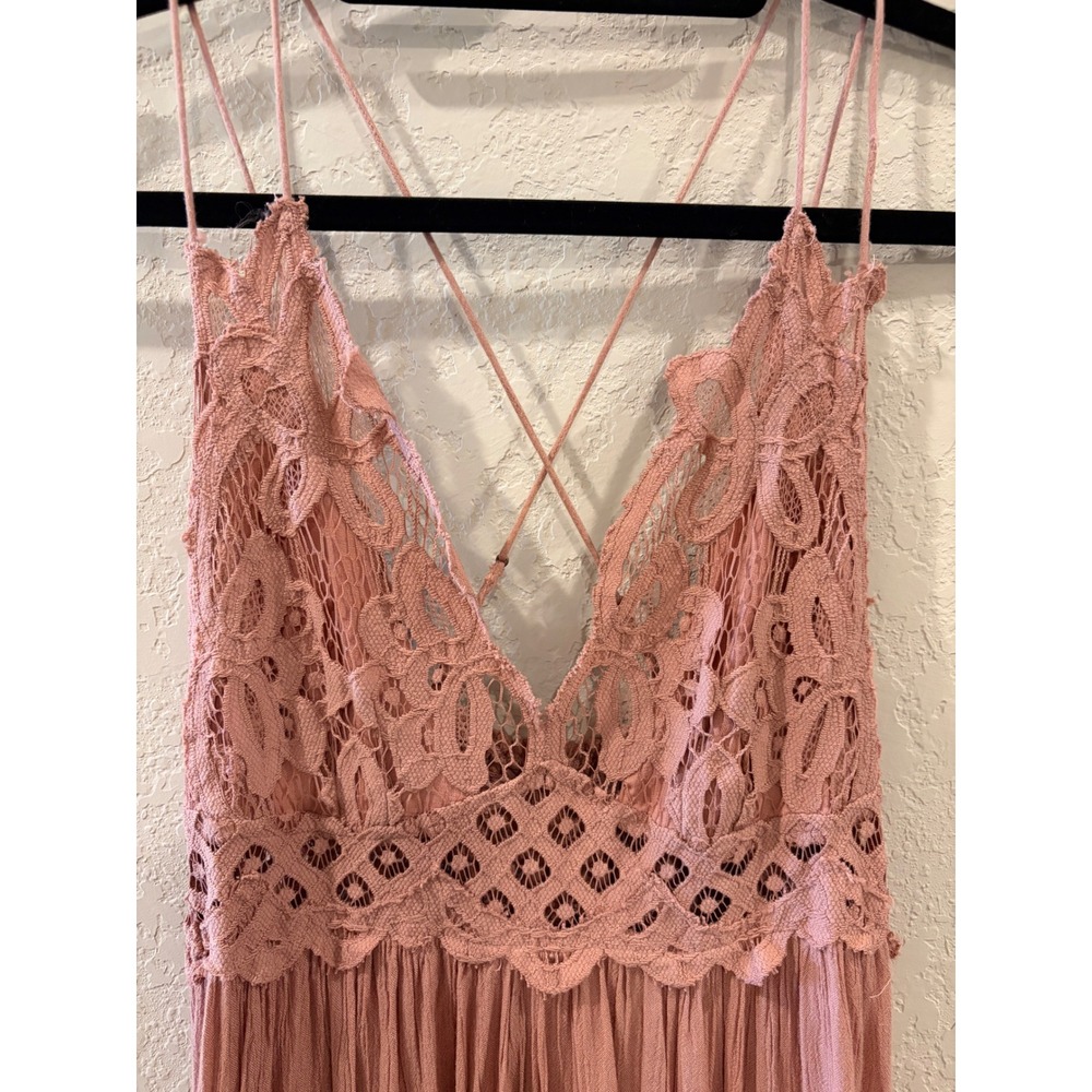Boho Crochet Lace V-Neck Midi Dress Dusty Rose Pink Ruffle Hem Smocked Back - Picture 3 of 6